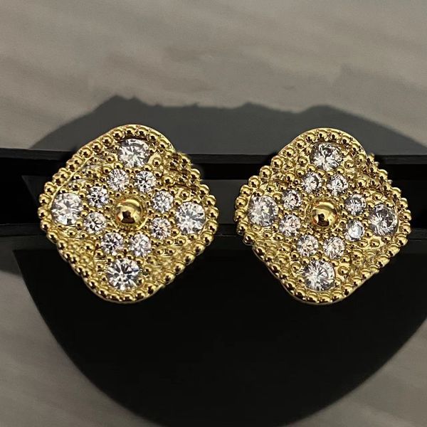 designer van clover stud earring luxury four-leaf classics charm earrings women jewelry womam flower earing 18k gold plated 24, Golden;silver
designer van clover stud earring luxury four-leaf classics charm earrings women jewelry womam flower earing 18k gold plated 24, Golden;silver