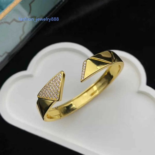 fashion stainless steel jewelry gold bracelet for man silver plated with diamond letter cuff bangles smooth arm charm bracelet wholesale tha, White
fashion stainless steel jewelry gold bracelet for man silver plated with diamond letter cuff bangles smooth arm charm bracelet wholesale tha, White