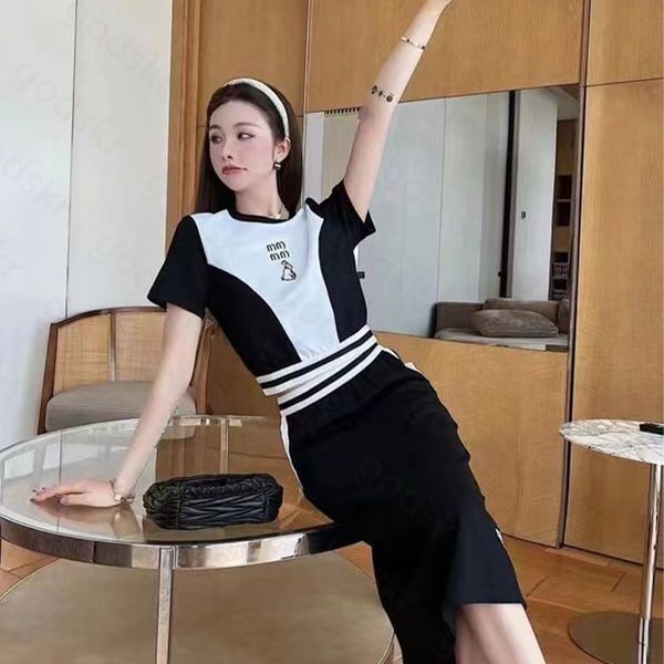 cute embroidery t shirt skirt high waisted casual package hip long skirt letter print short sleeve stylish blouse skirt 2 piece set, Gray
cute embroidery t shirt skirt high waisted casual package hip long skirt letter print short sleeve stylish blouse skirt 2 piece set, Gray