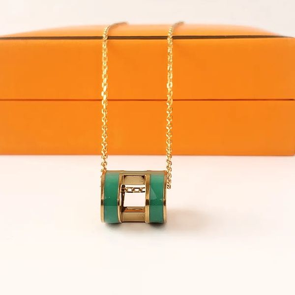 Designer Luxury Pendant Necklaces Women 18K Gold Letter Necklace Luxury Design Jewelry Colorfast Hypoallergenic
Designer Luxury Pendant Necklaces Women 18K Gold Letter Necklace Luxury Design Jewelry Colorfast Hypoallergenic