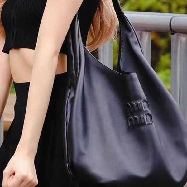 designer bags miui tote bag shoulder capacity leather commuter fashion bag women yudr
designer bags miui tote bag shoulder capacity leather commuter fashion bag women yudr