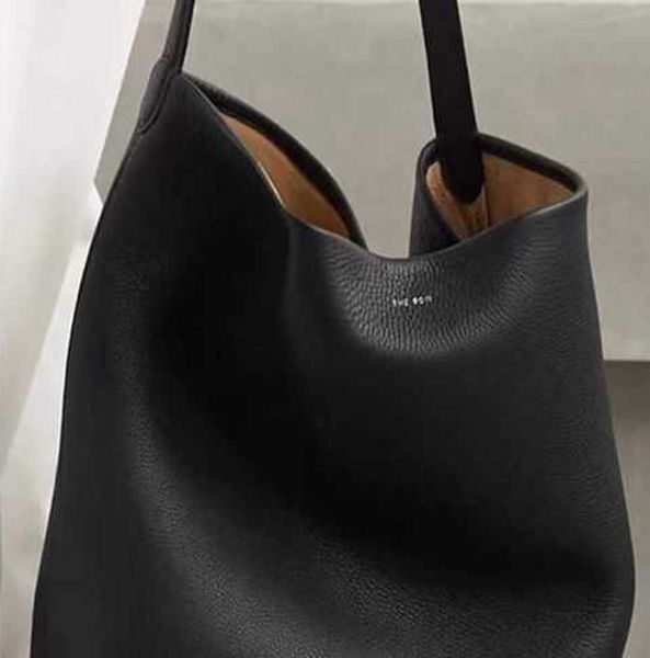 the row bag leather large capacity single shoulder bucket bag large tote bags europe and united states fashion leisure commuter bag women
the row bag leather large capacity single shoulder bucket bag large tote bags europe and united states fashion leisure commuter bag women
