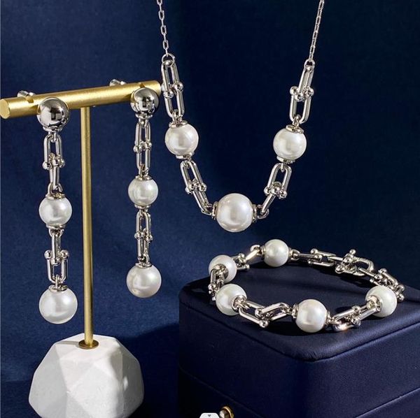 new designed fashion 925 silvert-letter u-shaped buckle metal chain with pearls necklace titanium steel bracelet earring designer jewelry t0, Silver
new designed fashion 925 silvert-letter u-shaped buckle metal chain with pearls necklace titanium steel bracelet earring designer jewelry t0, Silver