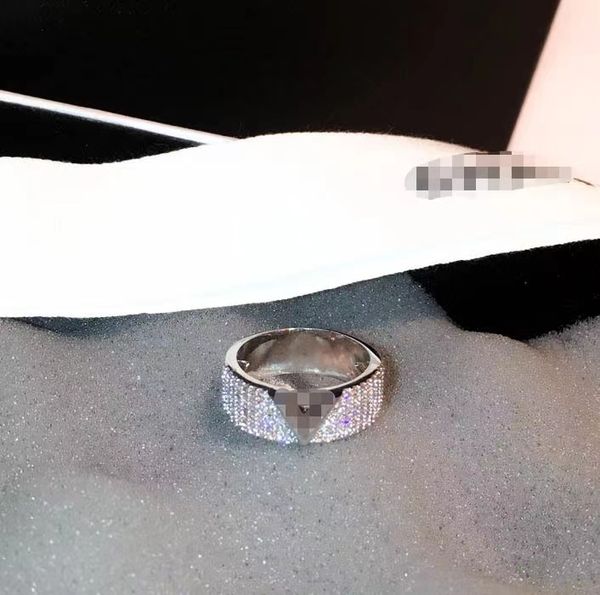 classic luxury jewelry designer rings women love wedding supplies diamond 18k gold plated stainless steel ring fine finger ring wholesale, Golden;silver
classic luxury jewelry designer rings women love wedding supplies diamond 18k gold plated stainless steel ring fine finger ring wholesale, Golden;silver