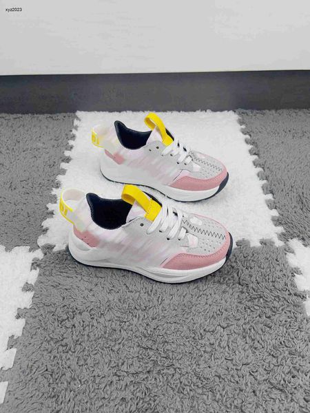23ss designer kids shoes fashion letter printing baby running sneakers box packaging splicing design sports shoes children's size 26-35, Black;red
23ss designer kids shoes fashion letter printing baby running sneakers box packaging splicing design sports shoes children's size 26-35, Black;red