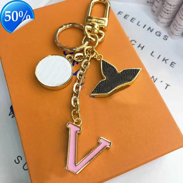 keychains lanyards luxury designer keychain fashion classic brand key buckle letter handmade gold chains mens womens bag pendant wholesalees, Silver
keychains lanyards luxury designer keychain fashion classic brand key buckle letter handmade gold chains mens womens bag pendant wholesalees, Silver