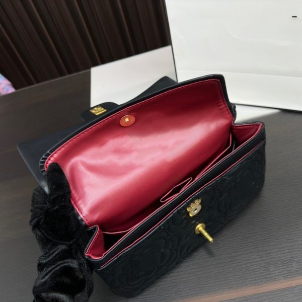 5a women designer shoulder bags classic plaid flap cf handbag gold chain camellia sewing thread genuine leather double letter black handbags
5a women designer shoulder bags classic plaid flap cf handbag gold chain camellia sewing thread genuine leather double letter black handbags