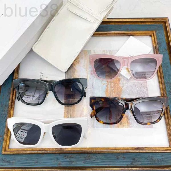 sunglasses designer 2023 new arc de triomphe women's large frame plate pink box versatile cl40223 i61c, White;black
sunglasses designer 2023 new arc de triomphe women's large frame plate pink box versatile cl40223 i61c, White;black