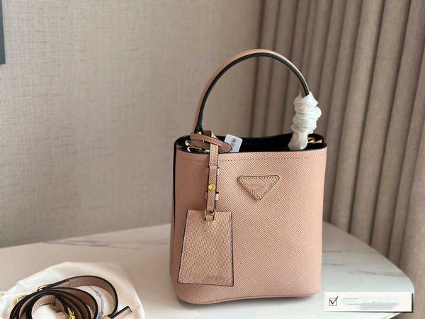 2023 bucket bag women handbag shoulder bags leather pouch classic lettered crossbody bags tote removable strap
2023 bucket bag women handbag shoulder bags leather pouch classic lettered crossbody bags tote removable strap