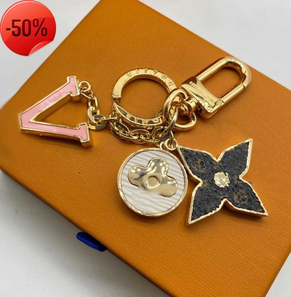 keychains lanyards luxury designers keychains letters with diamonds keychain car key chain women buckle jewelry keyring bags pendant motion, Silver
keychains lanyards luxury designers keychains letters with diamonds keychain car key chain women buckle jewelry keyring bags pendant motion, Silver