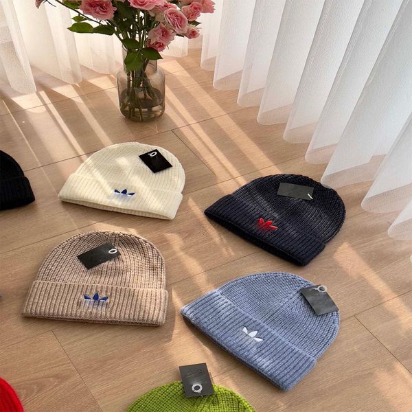 men's autumn and winter sports style designer beanie hat women's vacation travel hat candy color letter embroidery beanie, Blue;gray
men's autumn and winter sports style designer beanie hat women's vacation travel hat candy color letter embroidery beanie, Blue;gray