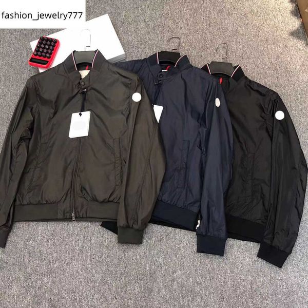designer mens jackets france bomber windshield jacket embroidered badge men's outerwear street coats complete labels, Black;brown
designer mens jackets france bomber windshield jacket embroidered badge men's outerwear street coats complete labels, Black;brown