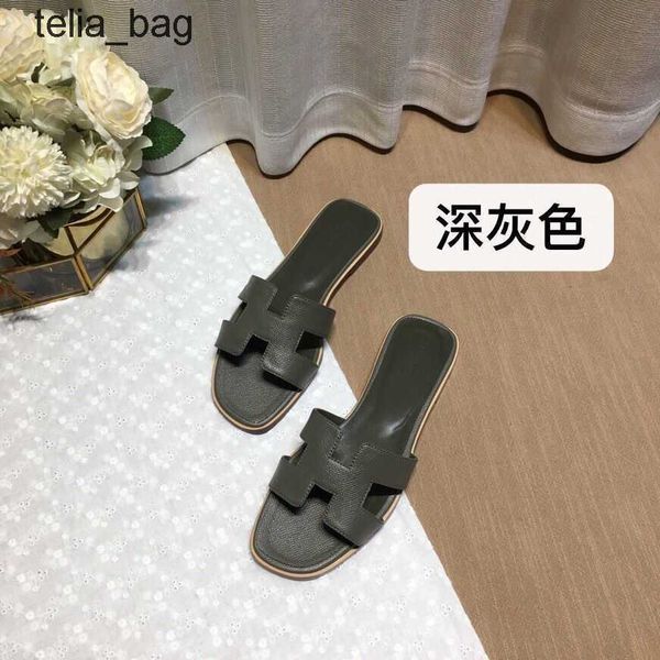 designer women's oran hermzs slippers shoes bear slipper summer versatile color sandal matching leather one line for tourism wear flat
designer women's oran hermzs slippers shoes bear slipper summer versatile color sandal matching leather one line for tourism wear flat