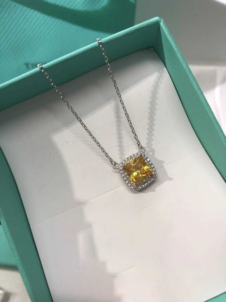designer tiffanies jewelry 2023 new necklace sugar yellow diamond necklace stud set 925 sterling silver clavicle light luxury
designer tiffanies jewelry 2023 new necklace sugar yellow diamond necklace stud set 925 sterling silver clavicle light luxury