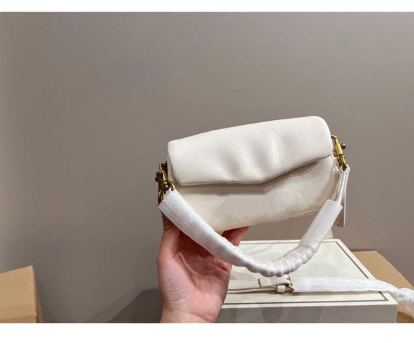 fashionable tabby cloud bag women's shoulder fluffy genuine leather magnetic snap closure classic flip fashion goes with everything
fashionable tabby cloud bag women's shoulder fluffy genuine leather magnetic snap closure classic flip fashion goes with everything