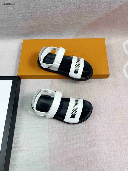 designer kids shoes summer kids sandals letter printing child slippers box packaging children's size 26-35 june25, Black;red
designer kids shoes summer kids sandals letter printing child slippers box packaging children's size 26-35 june25, Black;red