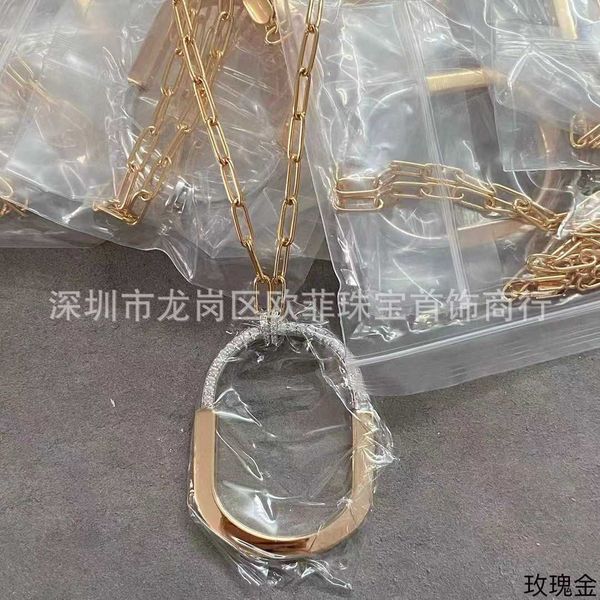 versatile v gold plating 1.0 mijin new lk color separation electroplated half diamond lock necklace t-shaped minimalist style, Black
versatile v gold plating 1.0 mijin new lk color separation electroplated half diamond lock necklace t-shaped minimalist style, Black
