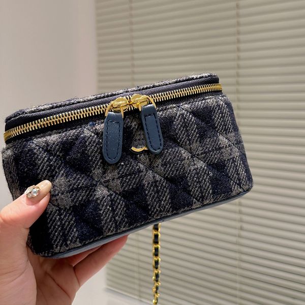 fashion womens makeup bag coarse wool classic black grey box bag diamond check gold hardware metal buckle handbag mmatelasse chain crossbody
fashion womens makeup bag coarse wool classic black grey box bag diamond check gold hardware metal buckle handbag mmatelasse chain crossbody