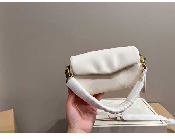 fashionable tabby cloud bag women's shoulder fluffy genuine leather magnetic snap closure classic flip european and american simplicity
fashionable tabby cloud bag women's shoulder fluffy genuine leather magnetic snap closure classic flip european and american simplicity