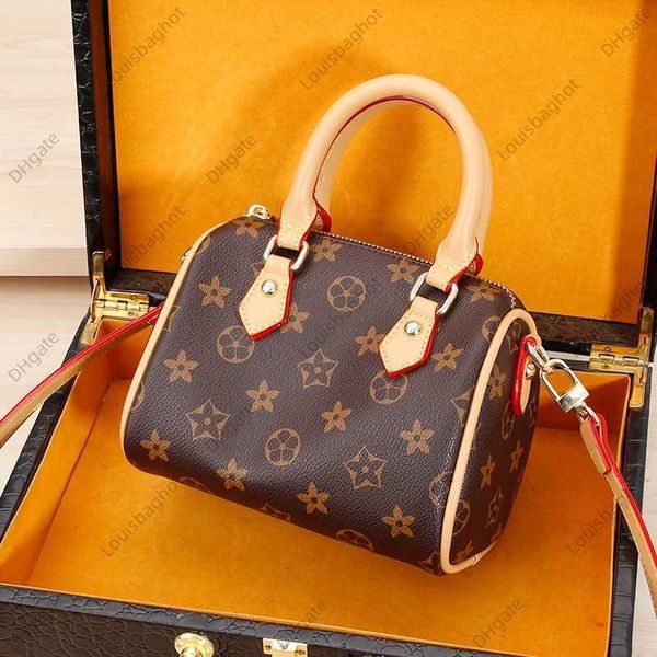 boston pillow bag fashion wide shoulder strap genuine leather old flower women's bag wide shoulder strap mini diagonal straddle small b
boston pillow bag fashion wide shoulder strap genuine leather old flower women's bag wide shoulder strap mini diagonal straddle small b