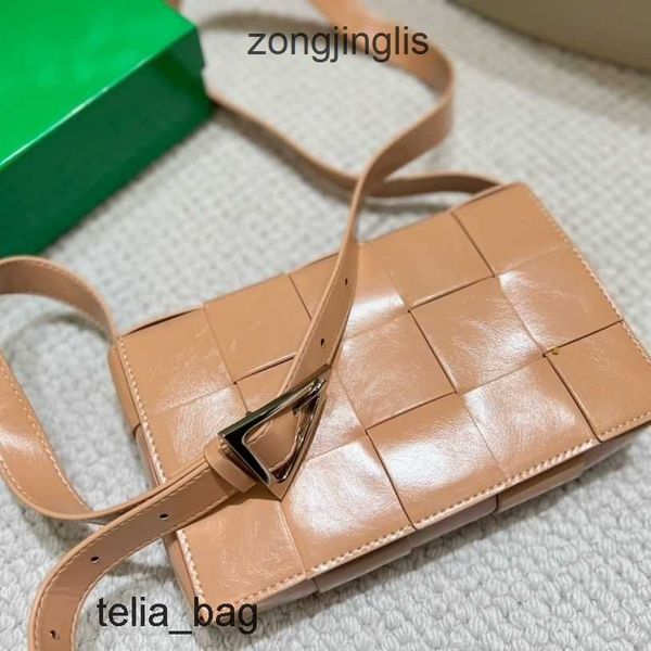 bottegaas womven classic tabby lady's leather fashion 2023 hand bags cassettes woven crossbody designer triangle shoulder pillow bag ve
bottegaas womven classic tabby lady's leather fashion 2023 hand bags cassettes woven crossbody designer triangle shoulder pillow bag ve