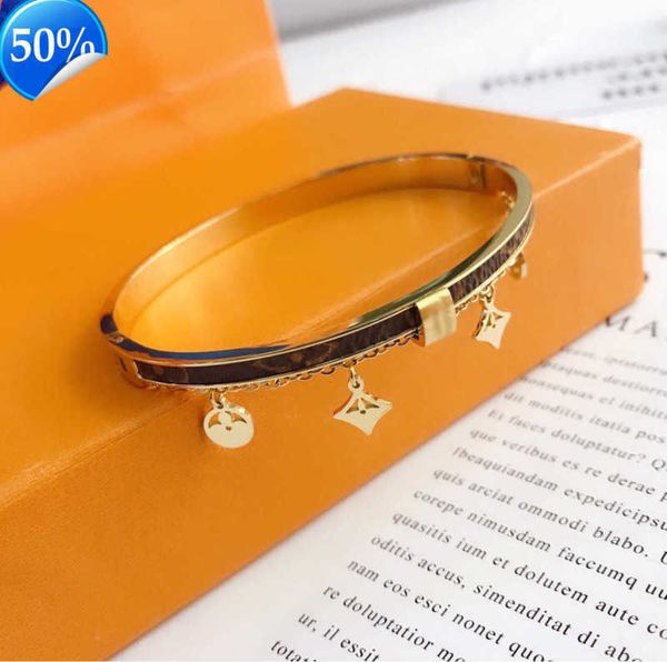 bangle new style bracelets women designer letter jewelry faux leather 18k gold plated stainless steel wristband cuff fashion accessories 991, Black 
bangle new style bracelets women designer letter jewelry faux leather 18k gold plated stainless steel wristband cuff fashion accessories 991, Black