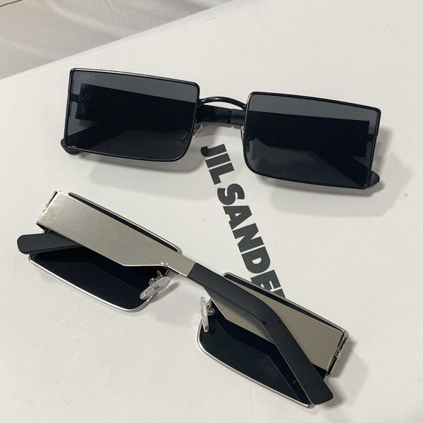 new fashionable uv resistant steel skin for both men women. the sunglasses are designed to drive with a minimalist and comfortable style, White;black
new fashionable uv resistant steel skin for both men women. the sunglasses are designed to drive with a minimalist and comfortable style, White;black