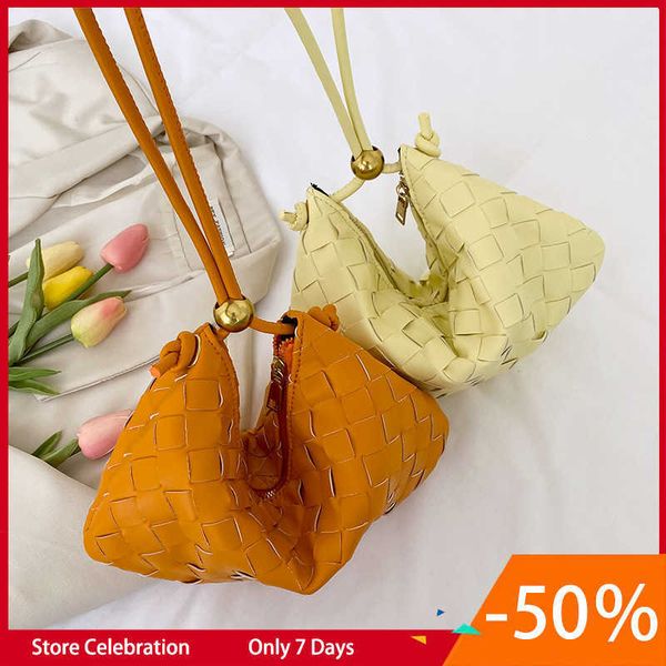 design fashion woven bag women's autumn 2022 new high-quality large capacity one shoulder underarm women's bag
design fashion woven bag women's autumn 2022 new high-quality large capacity one shoulder underarm women's bag