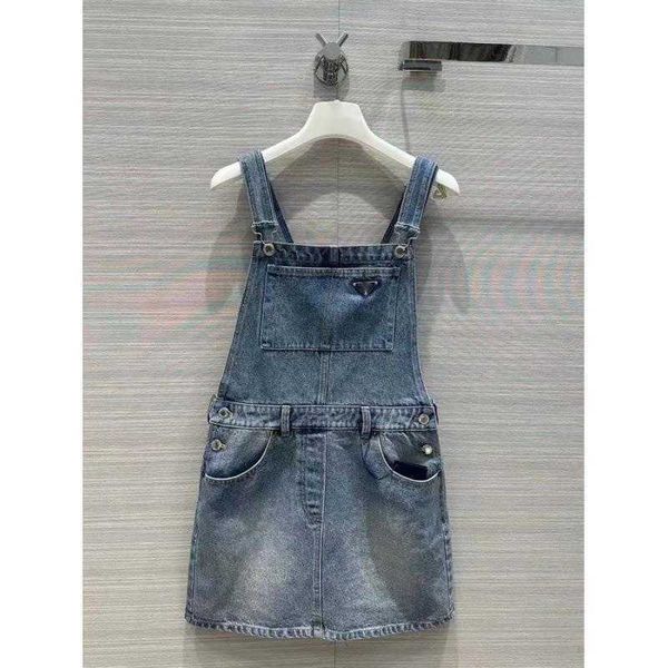 fashionable denim skirt women strap jeans triangle embroidered short dress luxury designer skirt casual dress, Black;gray
fashionable denim skirt women strap jeans triangle embroidered short dress luxury designer skirt casual dress, Black;gray