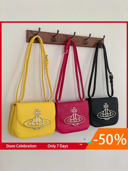 saturnian messenger bag the queen mother of the west is popular this year. the shoulder strap can be adjusted. the armpit small square bag i
saturnian messenger bag the queen mother of the west is popular this year. the shoulder strap can be adjusted. the armpit small square bag i