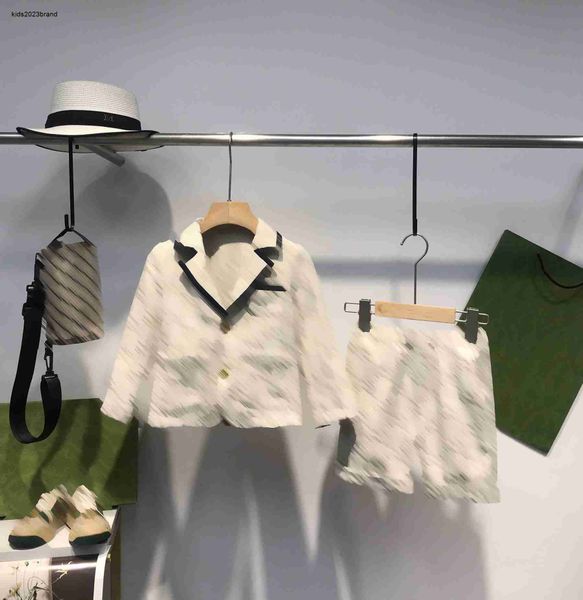 designer baby clothes tracksuits kids sets size 90-160 cm 2pcs gridded letter printed long sleeved suit and rolled leg shorts june27, White
designer baby clothes tracksuits kids sets size 90-160 cm 2pcs gridded letter printed long sleeved suit and rolled leg shorts june27, White