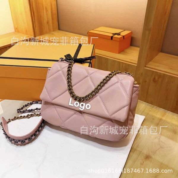 designer channel women bag xiaoxiangfeng lingge embroidery thread fashion versatile chain bag small square bag simple diagonal straddle bag
designer channel women bag xiaoxiangfeng lingge embroidery thread fashion versatile chain bag small square bag simple diagonal straddle bag