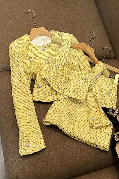 2023 autumn yellow two piece dress sets long sleeve round neck tweed single-breasted coat & square camisole & short skirt suits set three pi, White
2023 autumn yellow two piece dress sets long sleeve round neck tweed single-breasted coat & square camisole & short skirt suits set three pi, White