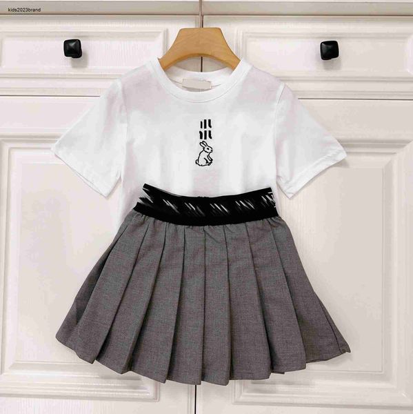 designer baby clothes designer tracksuits girl dress size 100-160 cm 2pcs logo animal printed round neck t-shirt and pleated skirt june10, White
designer baby clothes designer tracksuits girl dress size 100-160 cm 2pcs logo animal printed round neck t-shirt and pleated skirt june10, White
