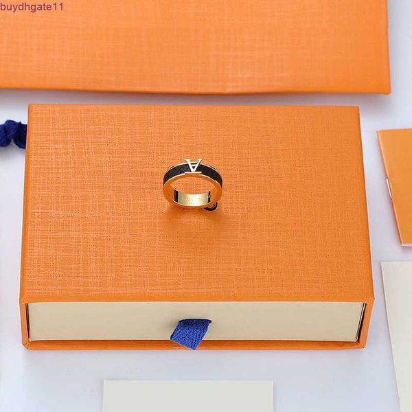 8bp5 ring designers luxurys letter men's fashion women's classic jewelry v square couple pair 2 styles anniversary gift good very, Silver
8bp5 ring designers luxurys letter men's fashion women's classic jewelry v square couple pair 2 styles anniversary gift good very, Silver