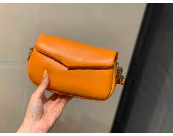 r bubble supper soft leather shoulder bags letter buckle baguettes pure color cross body famous women handbags fashion wallet
r bubble supper soft leather shoulder bags letter buckle baguettes pure color cross body famous women handbags fashion wallet