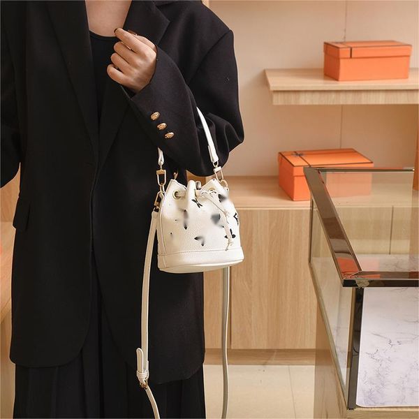 designer bag brand classic bucket bag fashion classic one shoulder diagonal straddle bag tote bag
designer bag brand classic bucket bag fashion classic one shoulder diagonal straddle bag tote bag