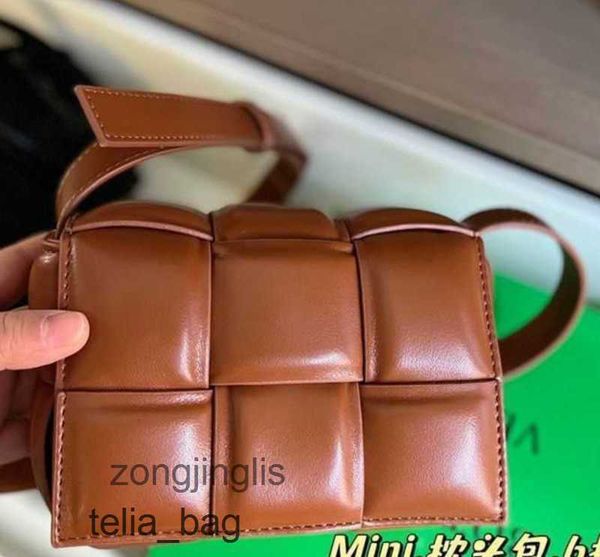 authentic woven venetaas high bags bottegaas fashion cassettes small designer large tote bag design luxury one shoulder messenger square aut
authentic woven venetaas high bags bottegaas fashion cassettes small designer large tote bag design luxury one shoulder messenger square aut