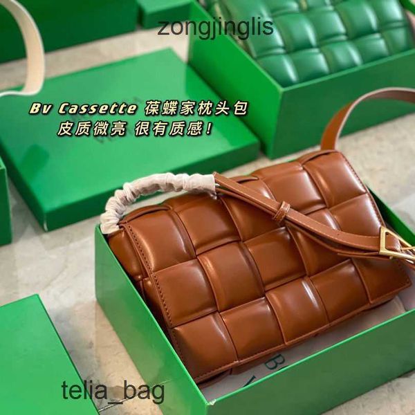 pillow shoulder one bag bags 2023 bottegaas cassettes cloud designer woven venetaas large cross leisure small s aan2
pillow shoulder one bag bags 2023 bottegaas cassettes cloud designer woven venetaas large cross leisure small s aan2