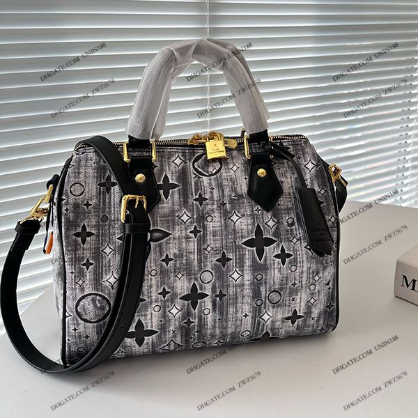 23ss womens luxurys designers totes bag speedy nano leather handbags flowers pillow shouder crossbody women handbag pouch purse 26cm
23ss womens luxurys designers totes bag speedy nano leather handbags flowers pillow shouder crossbody women handbag pouch purse 26cm