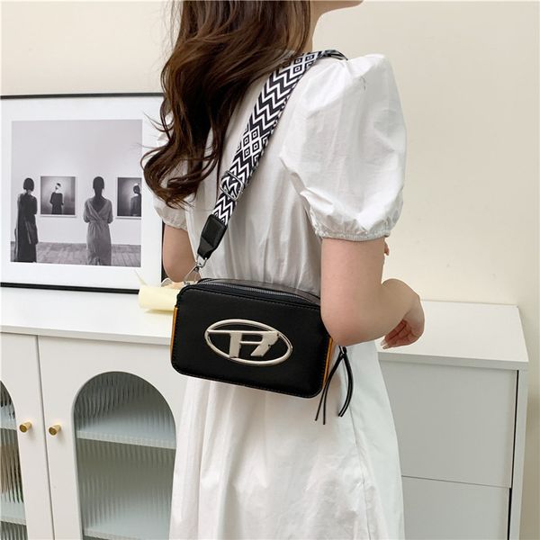 fashionable small capacity women's bag minimalist casual women's shoulder bag trendy crossbody bag
fashionable small capacity women's bag minimalist casual women's shoulder bag trendy crossbody bag