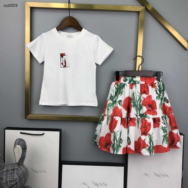 23ss girl tracksuits designer kids clothes baby dress suits size 90-150 cm 2pcs letter printed t-shirt and floral printed short skirt june12, White
23ss girl tracksuits designer kids clothes baby dress suits size 90-150 cm 2pcs letter printed t-shirt and floral printed short skirt june12, White