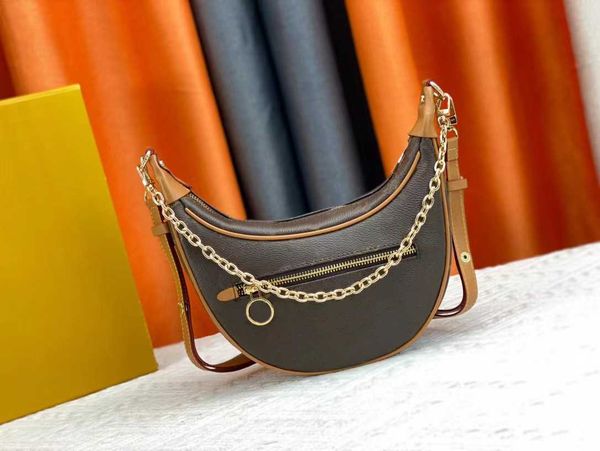 7a quality loop half moon shoulder bag leather famous clutch m81098 handbag women's men two shoulder straps metal fittings tote crossbo
7a quality loop half moon shoulder bag leather famous clutch m81098 handbag women's men two shoulder straps metal fittings tote crossbo