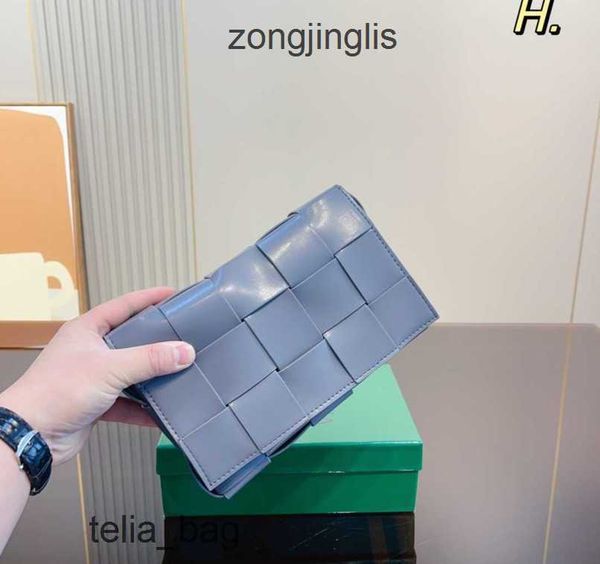 woven crossbody women's 2023 leisure bags bottegaas fashion shoulder venetaas bag cassette designer handbags 5fod
woven crossbody women's 2023 leisure bags bottegaas fashion shoulder venetaas bag cassette designer handbags 5fod