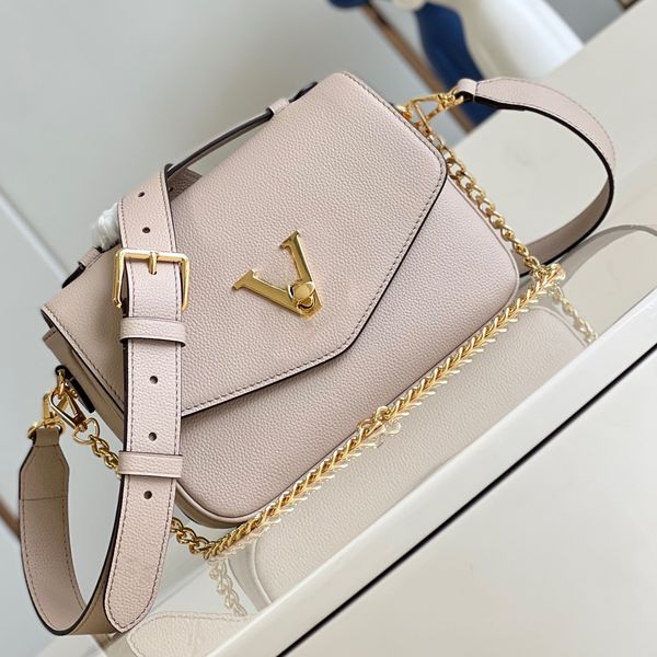 designer bag crossbody bag in supple grained leather versatile detachable gold-colour finish chain for shoulder wear and an adjustable
designer bag crossbody bag in supple grained leather versatile detachable gold-colour finish chain for shoulder wear and an adjustable