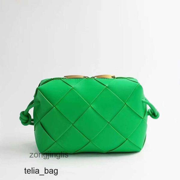camera green womven square classic venetaas lady's bags cassettes small leather designer messenger bag woven 2023 for bottegaas ri 44w5
camera green womven square classic venetaas lady's bags cassettes small leather designer messenger bag woven 2023 for bottegaas ri 44w5