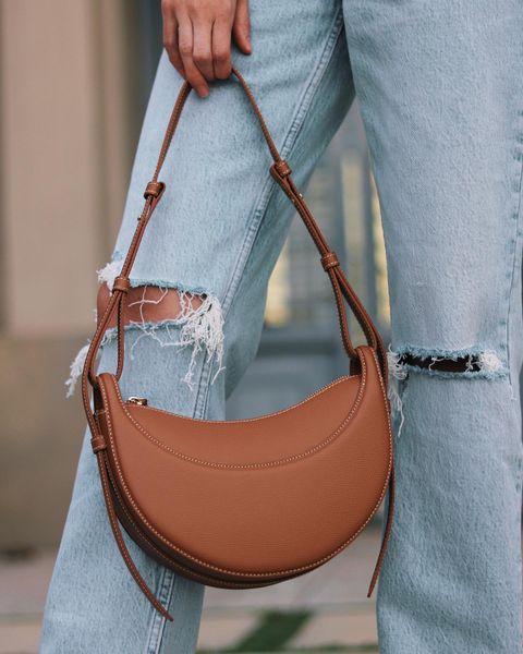 shoulder half moon bag luxury designers fashion weekender underarm handbag pochette womens mens the tote bags genuine leather zipper closure
shoulder half moon bag luxury designers fashion weekender underarm handbag pochette womens mens the tote bags genuine leather zipper closure