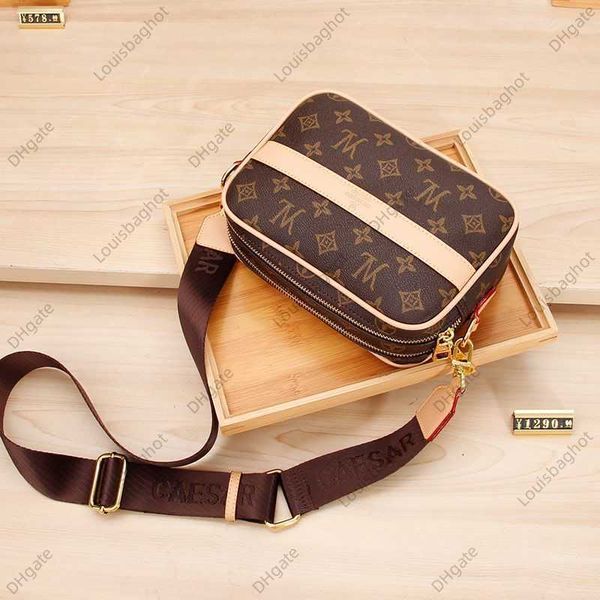 the same fashion women's bag in the mall small bag leather vintage bag wide shoulder strap universal camera bag for men and women singl
the same fashion women's bag in the mall small bag leather vintage bag wide shoulder strap universal camera bag for men and women singl