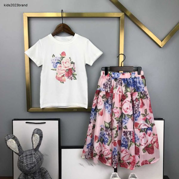 girl tracksuits designer baby dress suits size 90-150 cm 2pcs round neck short sleeves t-shirt and colorful floral printed skirt june12, White
girl tracksuits designer baby dress suits size 90-150 cm 2pcs round neck short sleeves t-shirt and colorful floral printed skirt june12, White