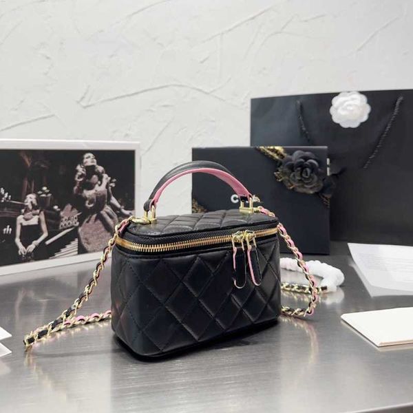 xiaoxiangfeng leisure handle small box sheepskin fashion makeup box mouth red envelope lingge crossbody women's bag 23bags
xiaoxiangfeng leisure handle small box sheepskin fashion makeup box mouth red envelope lingge crossbody women's bag 23bags
